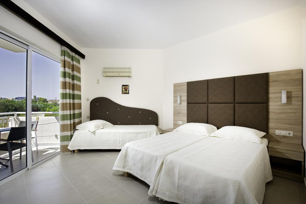 Lyristis Dinos Studios & Apartments ฟาลิรากี ภายนอก รูปภาพ