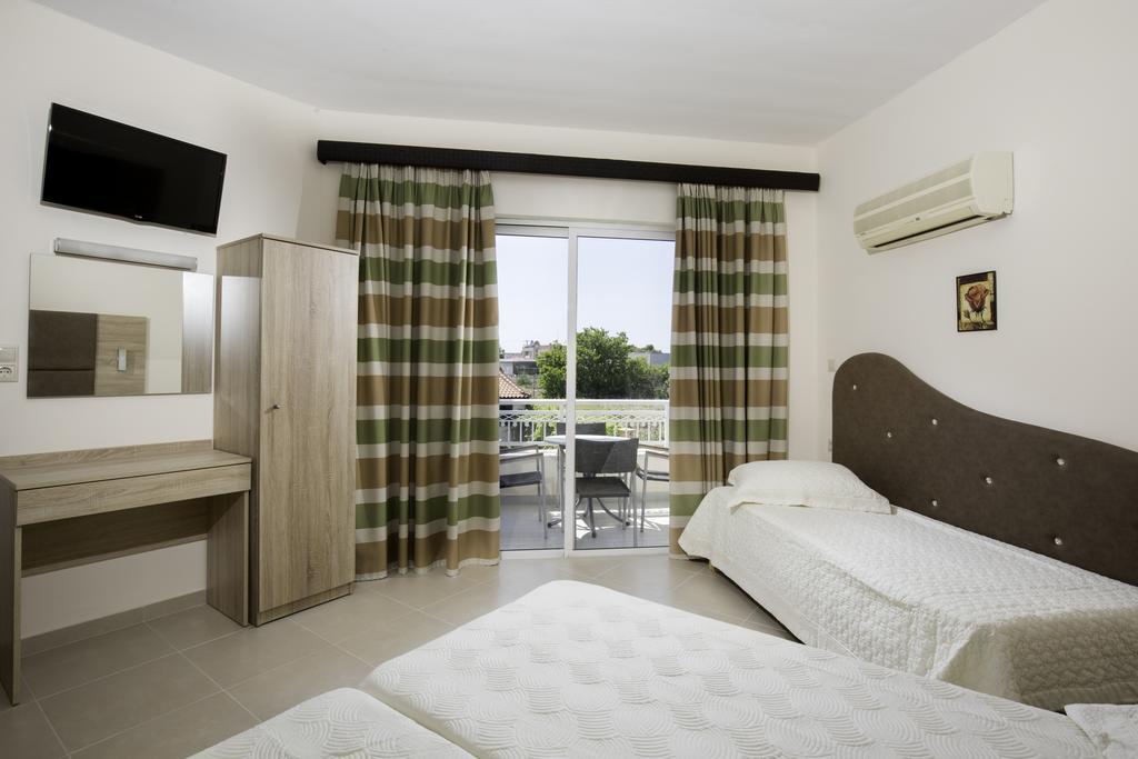 Lyristis Dinos Studios & Apartments ฟาลิรากี ภายนอก รูปภาพ
