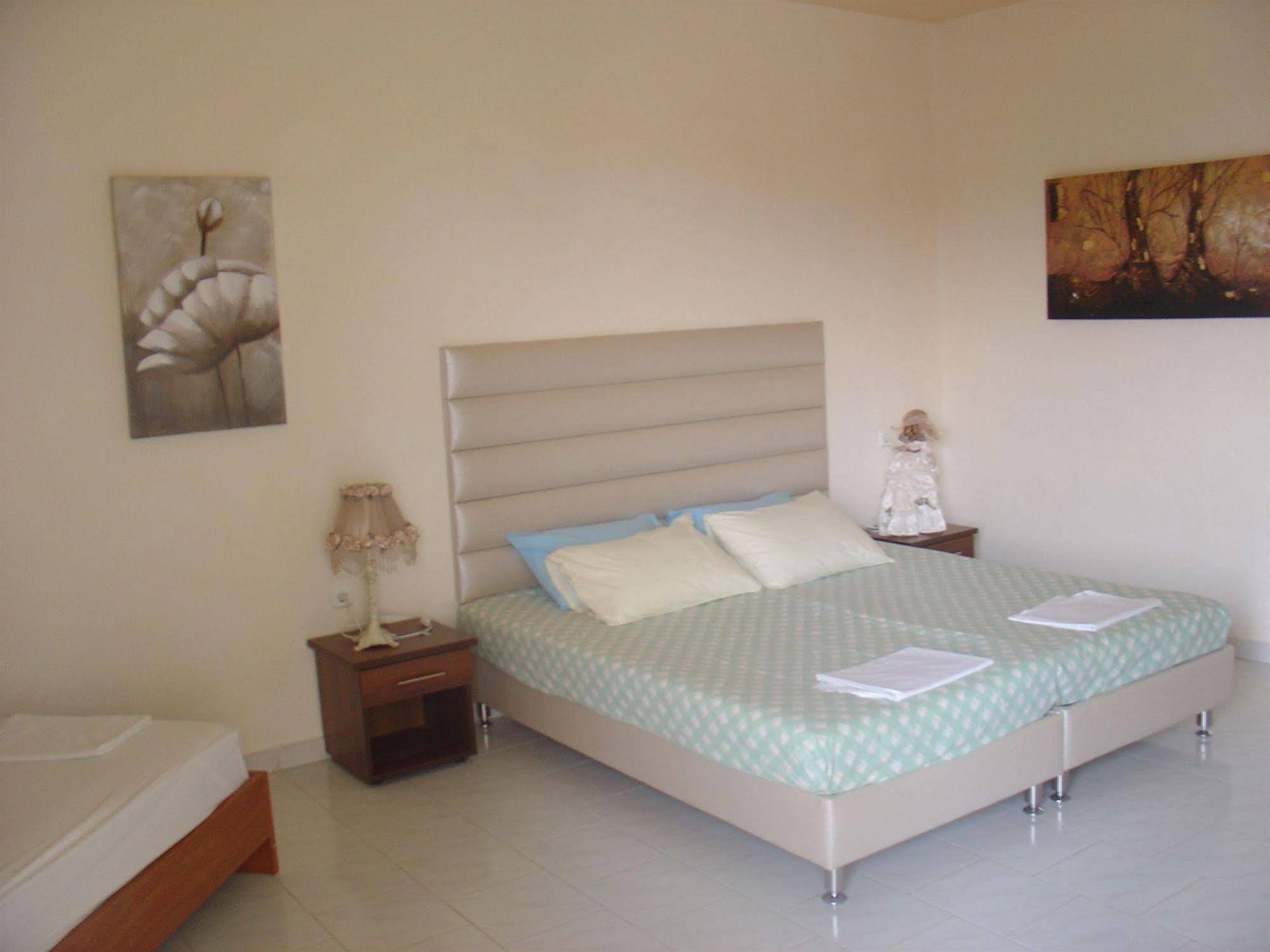 Lyristis Dinos Studios & Apartments ฟาลิรากี ภายนอก รูปภาพ