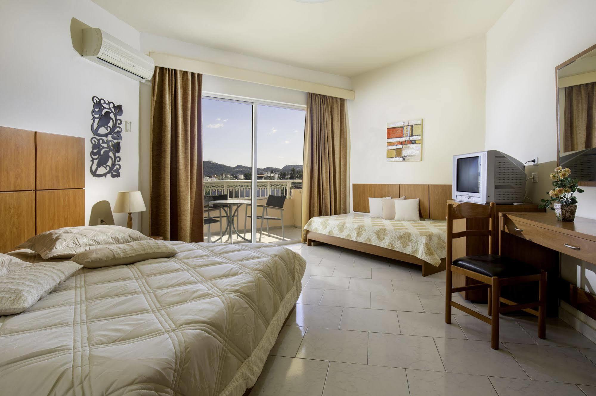 Lyristis Dinos Studios & Apartments ฟาลิรากี ภายนอก รูปภาพ