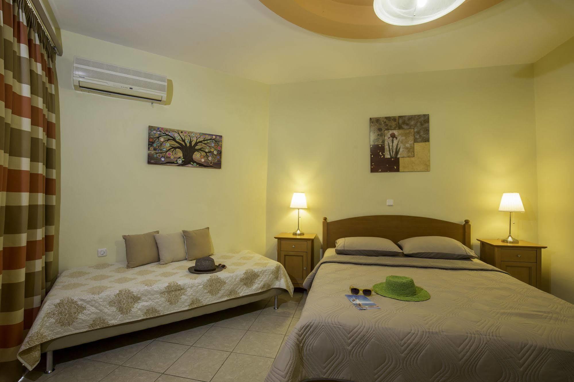 Lyristis Dinos Studios & Apartments ฟาลิรากี ภายนอก รูปภาพ